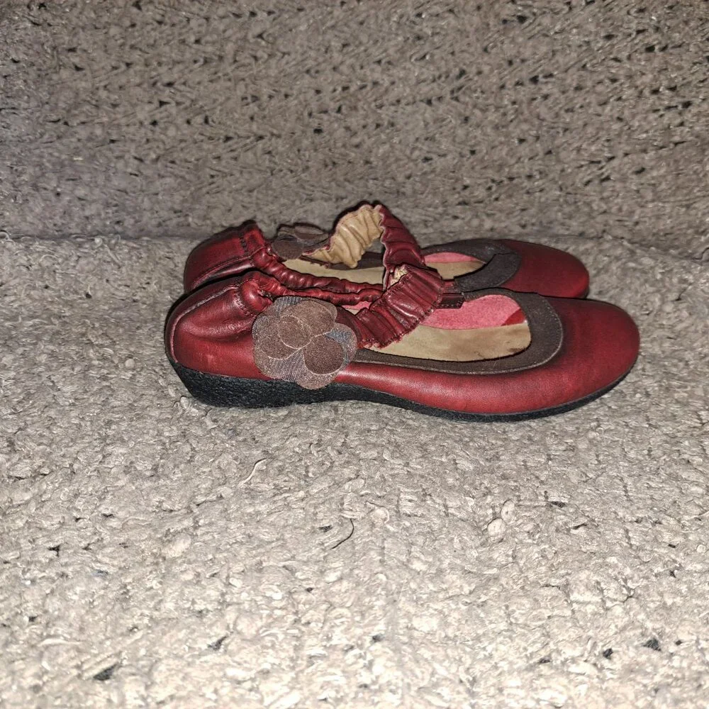 TAOS-Mary Jane Ballet Flat Size-Red Leather Flower Strap-SZ 37-Excellent